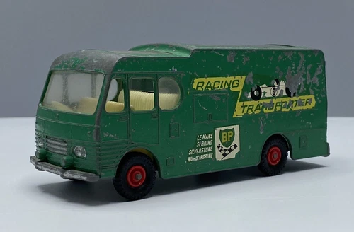 MATCHBOX LESNEY MAJOR PACK No. M6 RACING CAR TRANSPORTER