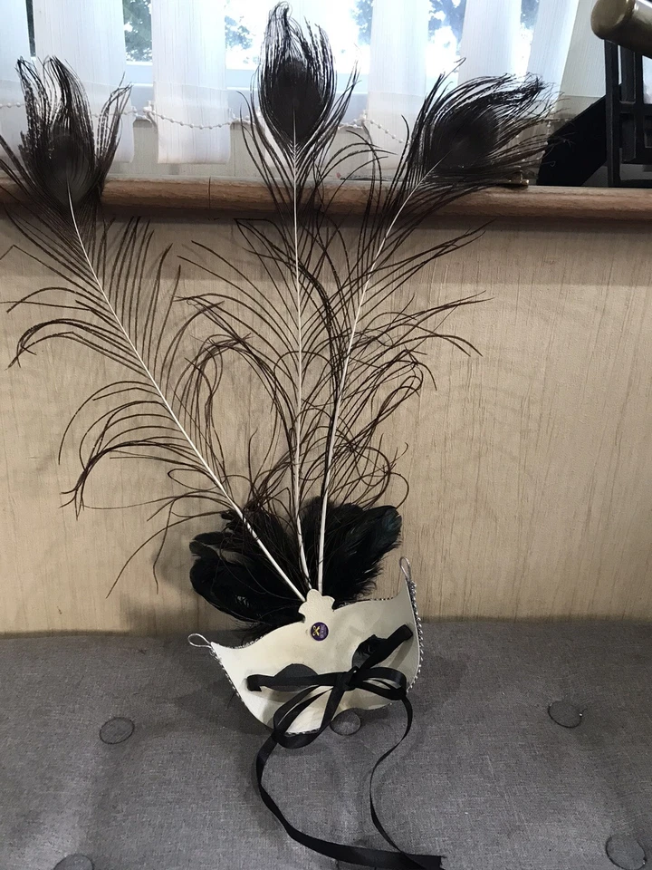 Venetian Masquerade Ball Half Mask With Beautiful Peacock Feather Effect - Image 3 of 4