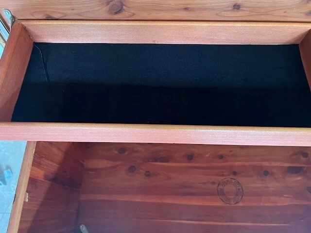 Bloqueo de pecho Mid Century Modern Lane 1961 madera de cedro Hope eliminado Foto 4 de 4