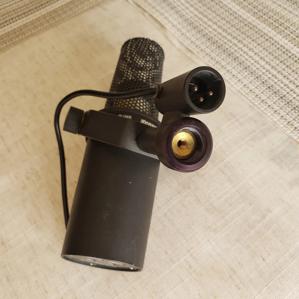 Shure SM7dB Dynamic Cardioid Vocal Microphone - Image 4 of 4