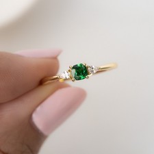 Delicado anillo esmeralda apilable anillo promesa plata mujer anillo de compromiso