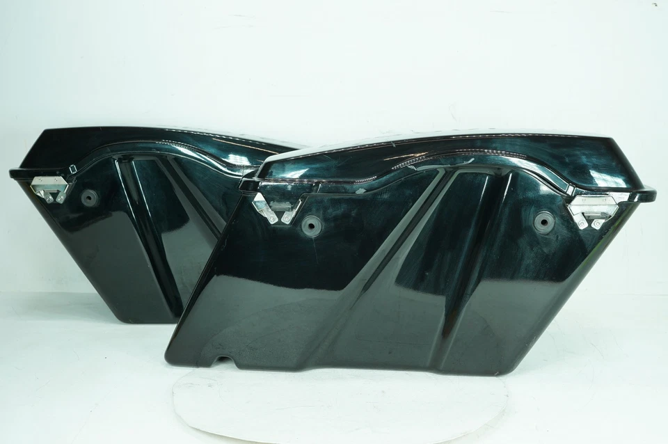 2007 Harley Touring FLHX Street Glide OEM Left Right Saddlebags Luggage NOKey - Image 2 of 4