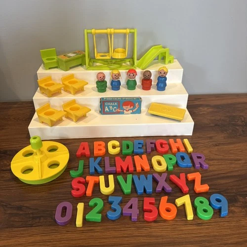 VTG Fisher Price Little People Play Family School #923 People and Accessories