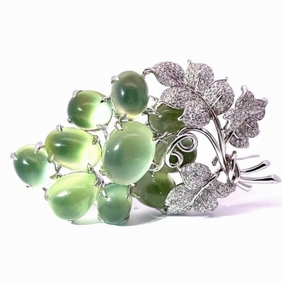 Wine prehnite brilliant brooch with pendant 750 white gold 70 ct 2.19 ct tw/VV