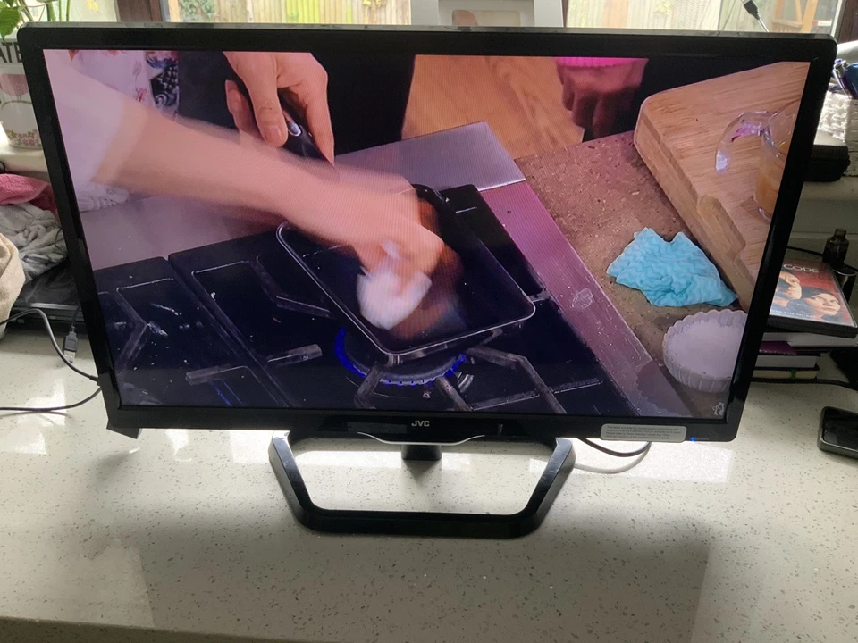 JVC LT-24C340  23.6” HD Ready LED TV/DVD Combo DVD Not Working + No Remote TV OK - Image 3 of 4