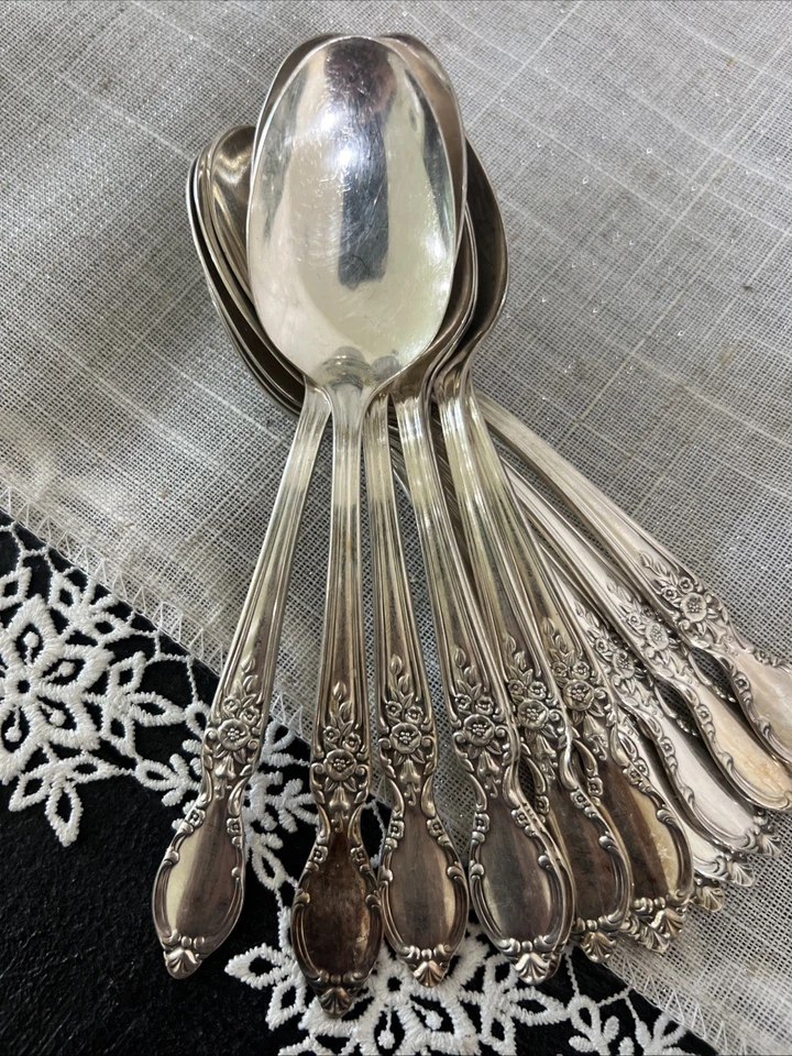 WM Rogers & Son 维多利亚玫瑰 1954 年复古镀银装饰餐具 8 件套 — 第 2/4 张图片