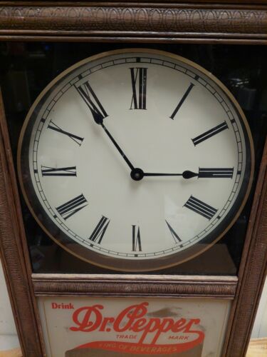 Vintage Dr Pepper Wall Clock Rare Lion King Of Bevreges Advertising Display - Picture 3 of 10