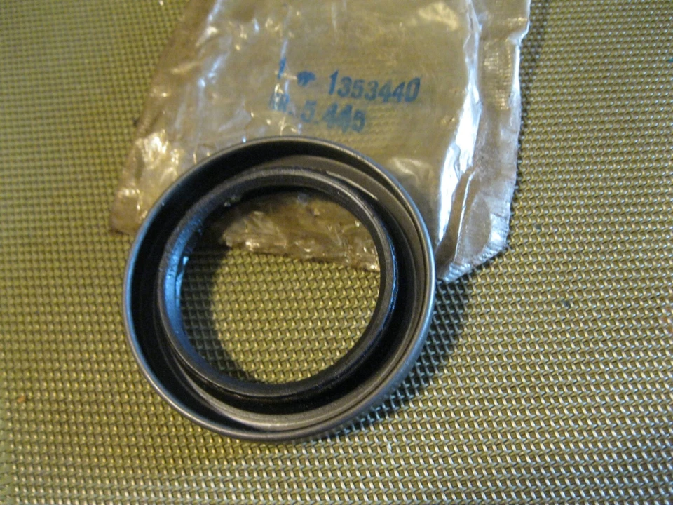 Nuevo de Lote Antiguo 1963-1970 Buick Riviera, Wildcat, Electra piñón trasero sello de aceite delantero Foto 3 de 3