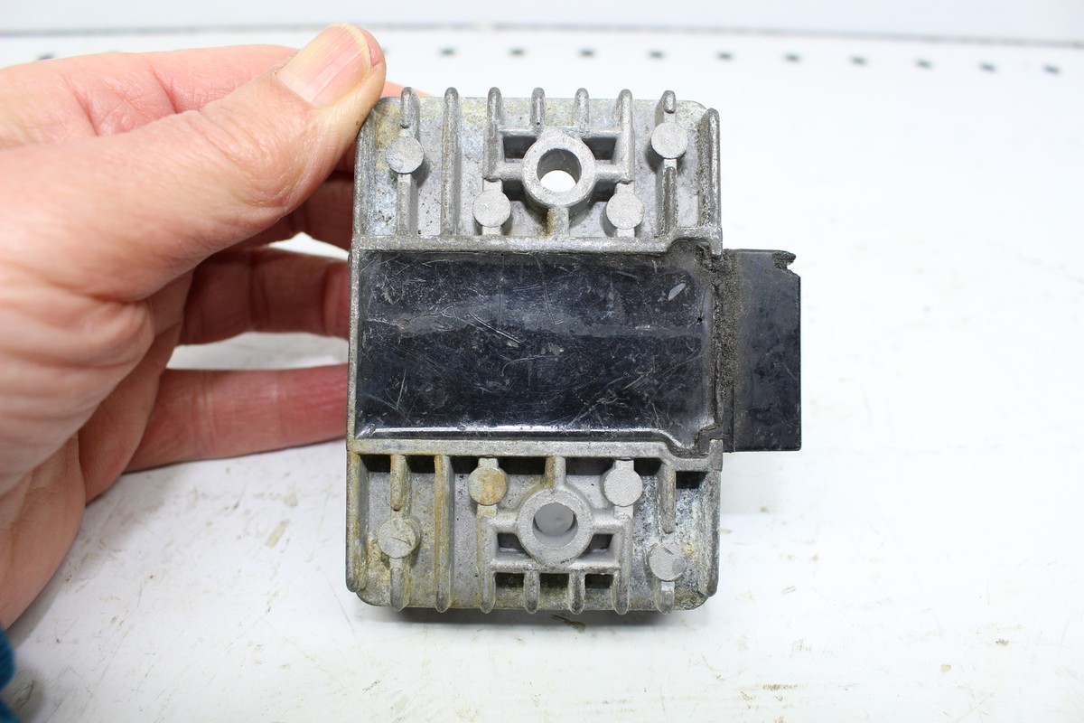 1983 KAWASAKI ZX750 GPZ VOLTAGE REGULATOR RECTIFIER SH548-12