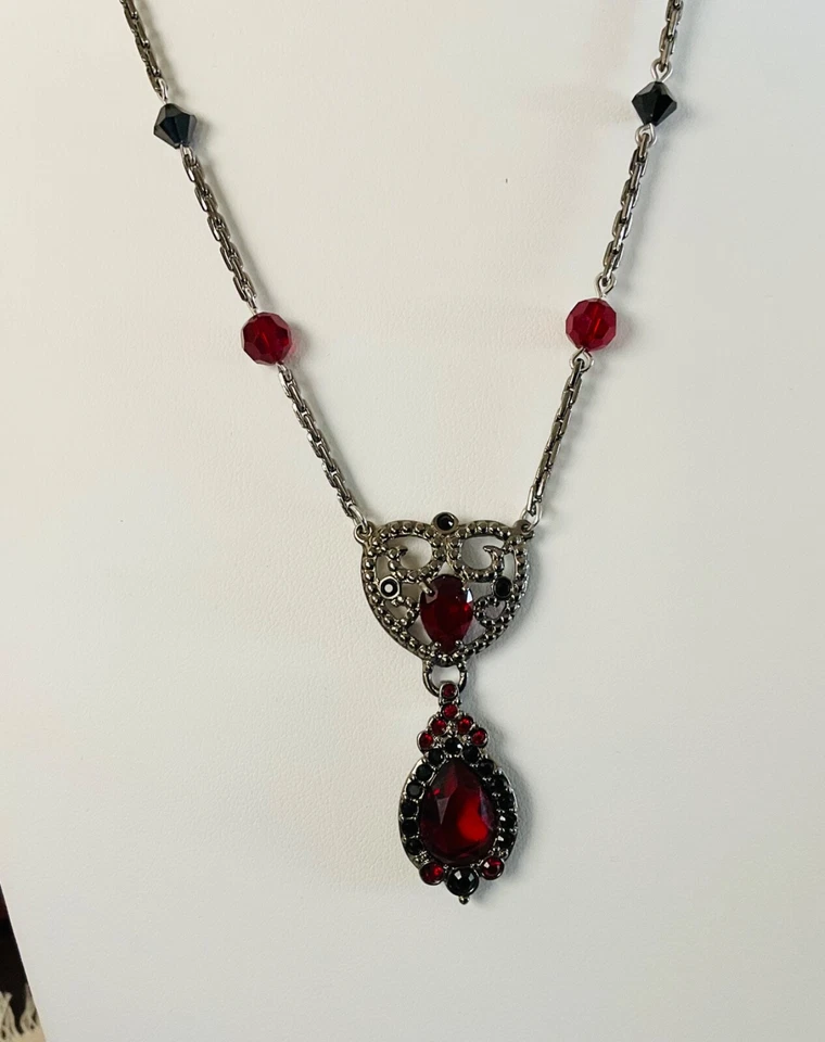 COLLAR SWAROVSKI VINTAGE LOGOTIPO CISNE CRISTAL LÁGRIMA VICTORIANA ROJO/NEGRO