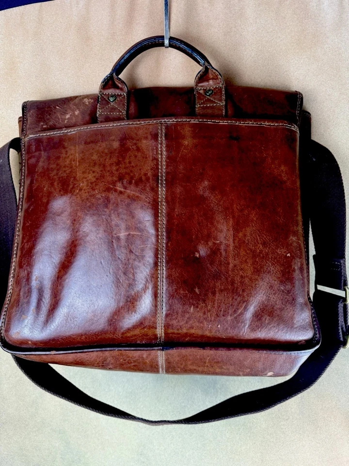 Vintage Timberland Messenger Bag Shoulder Bag Dark Brown Unisex  100% Leather  - Image 4 of 4