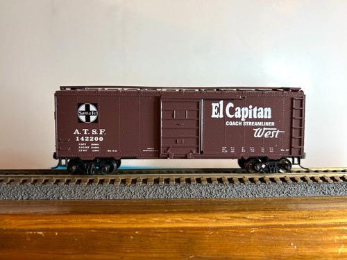 MDC #????  Coche de caja Santa Fe "El Capitán" "Toscano" 40' AAR #142200 con Kadees 1:87 | Zustand: New