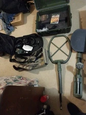 metal detector used Excellant condition,hardly used. Army green Military specs. 