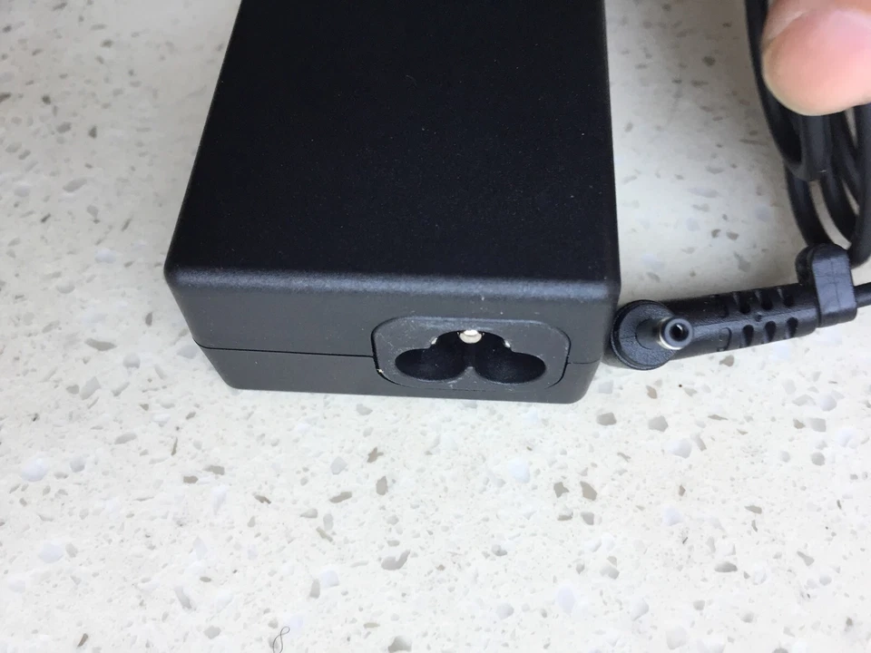 New Original Chicony/Medion 65W AC/DC Adapter for Medion Akoya E15410 A18-065N3A - Image 3 of 4