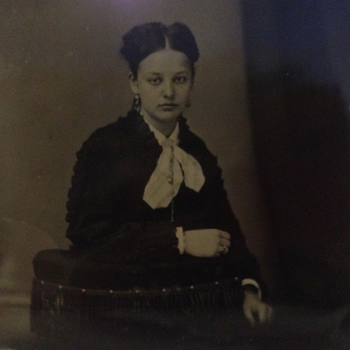 Beautiful LARGE 8.5 x 6.5" Antique Tintype Photo Young Woman Girl Fashion Old - Picture 4 of 17