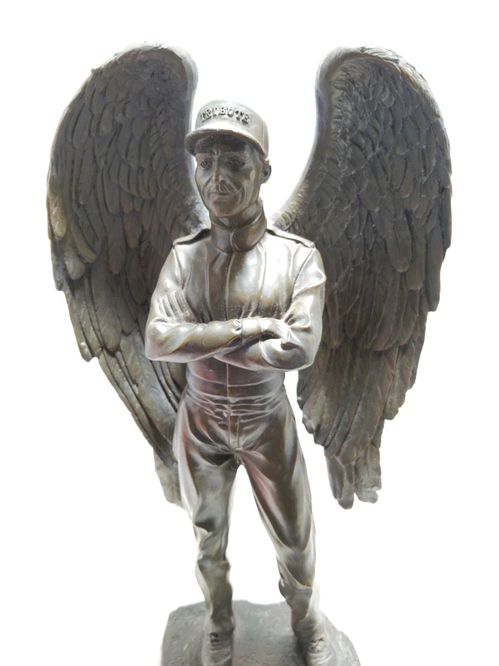 Estatua "Ángel" de Dale Earnhardt Sr. Foto 3 de 4