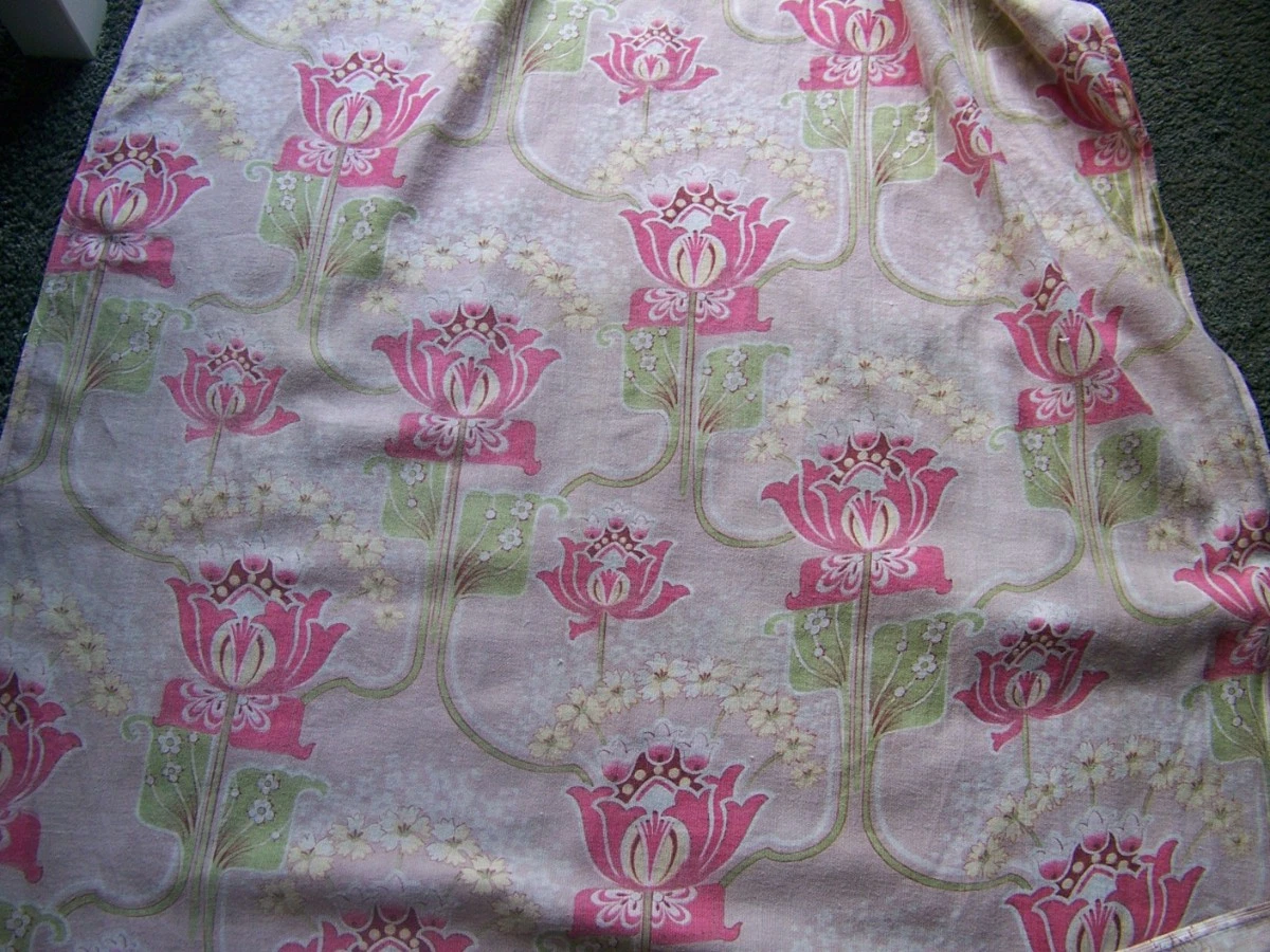 Coupon De Tissu Fleuri Tons Rouges Et Bleues Sur Fond Beige - 100% Coton - Idéal Couture - TIS 93