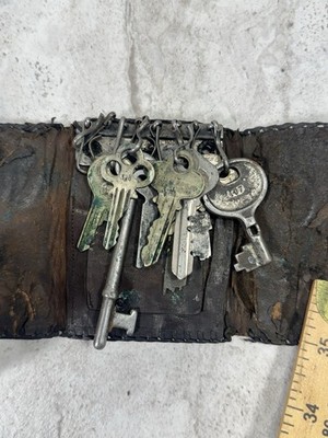 Vintage Leather Key Wallet with Multiple Keys   Distressed Snap Closure Key Case