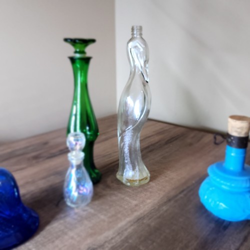 5 Stück Vintage farbige Glasflaschen 3"-10" verschiedene Designs dekorativ - Bild 8 von 11