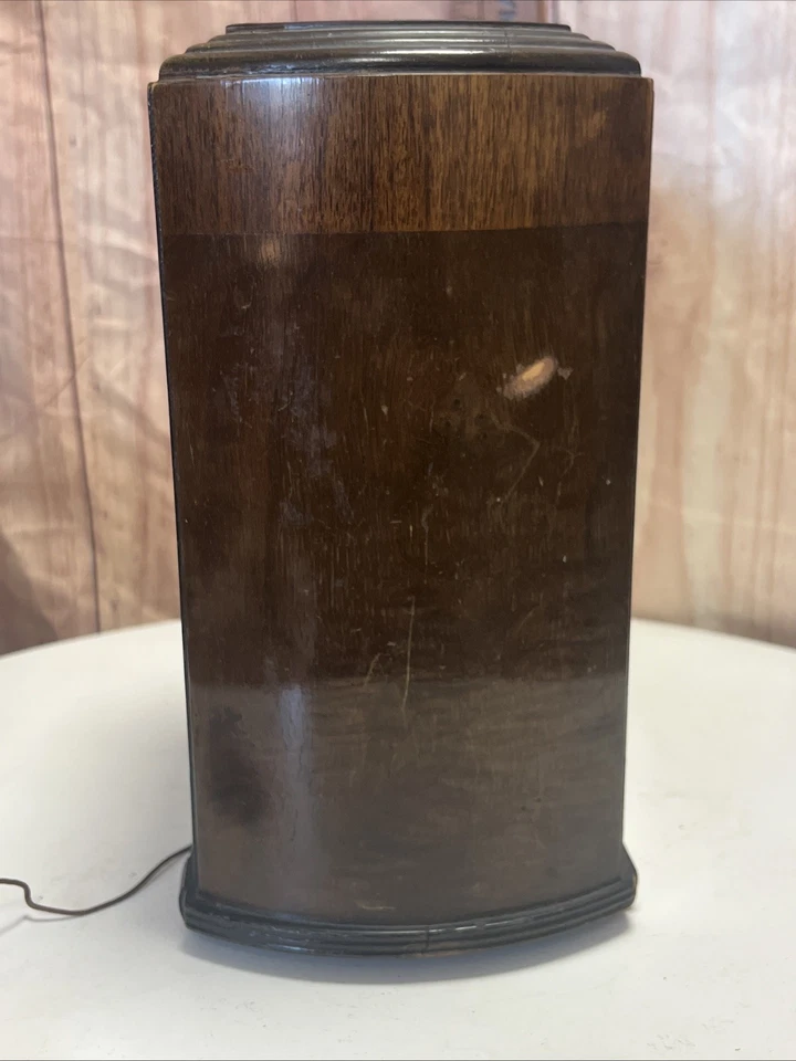 Radio miniatura lápida decorativa antigua RCA, no probada, no funciona, solo piezas Foto 4 de 4