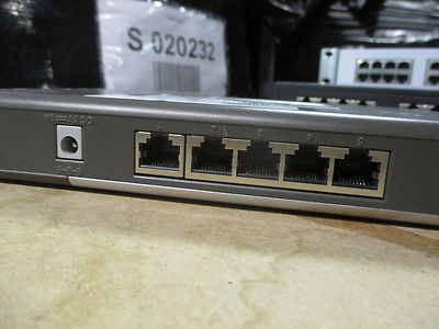 D-Link DGS-1005D 5 x RJ45 10/100/1000Mbps Gigabit Desktop Switch - EXCL PSU