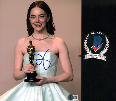 EMMA STONE SIGNED BEAUTIFUL OSCAR WINNER 8X10 PHOTO OSCAR WINNER BECKETT  BAS COA
