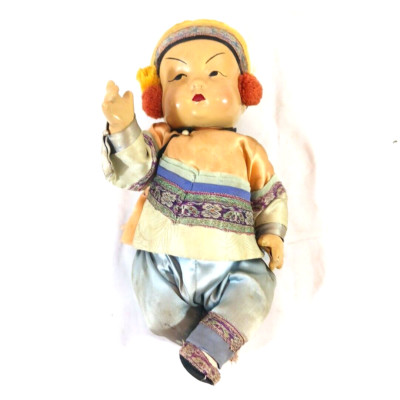 Vintage asiatische chinesische Ming Ming Komposition Puppe mit Gelenken Seide Outfit 1930er