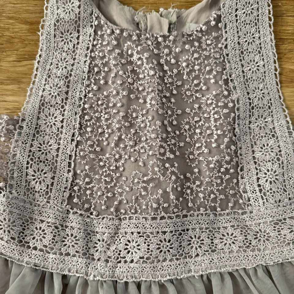 Платье пасхальное Trish Scully лавандовое серое кружевное дельфиновое для ребенка ясельного возраста размер 3 - Изображение 2 из 4