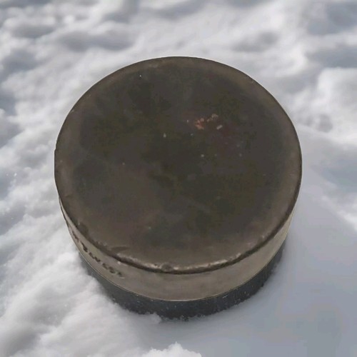 DALLAS BLACKHAWKS VINTAGE OFFICIAL HOCKEY PUCK MADE IN CANADA 🇨🇦 WELL USED - Picture 4 of 7