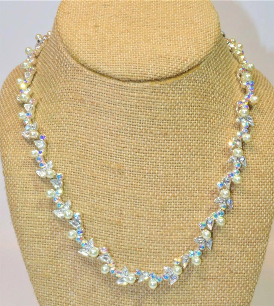 Firmato Givenchy Color Argento Perle Finte Aurora Borelis Strass 17 " Collana