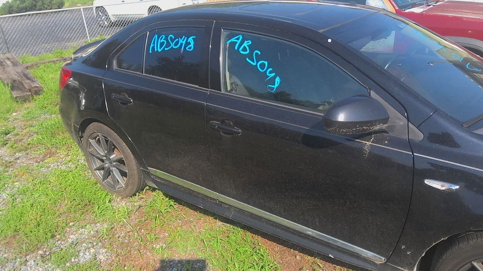 Suzuki Kizashi 2011-2013 OEM lado derecho pasajero puerta delantera eléctrica Foto 3 de 4