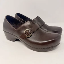 Dansko Tamara Leather Clogs Sz 40  Brown Slip On W/ Buckle Y2K Nursing Shoes