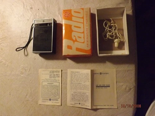 Vintage GENERAL ELECTRIC  P-2790 Black AM Transistor Radio & Ear Phones-WORKS