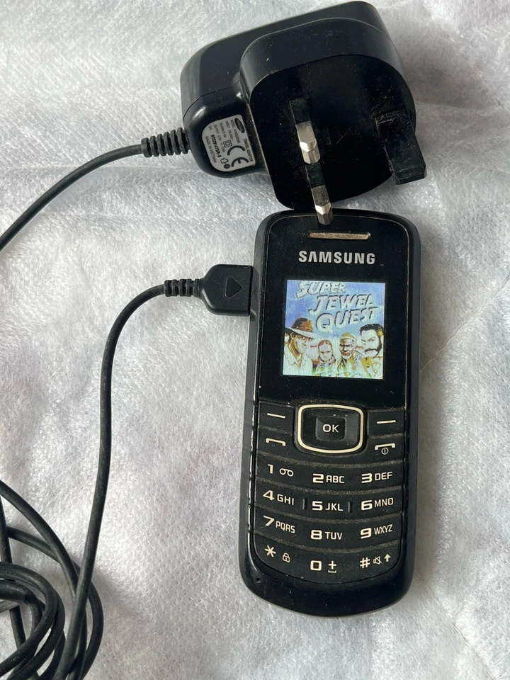 Samsung E1080i Black Unlocked 1MB 1.43" Mobile Button Phone Cracked Incomplete, photo 1 of 4