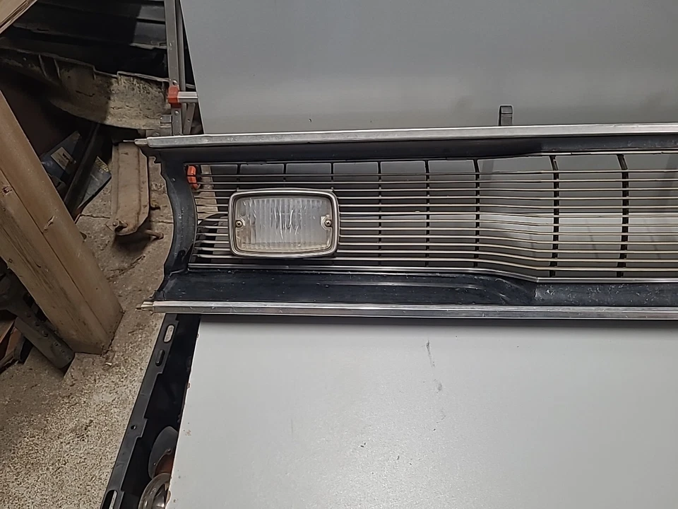 Plymouth Duster Grille 1970-1972 Valiant Scamp Grill 1971 **grieta** Foto 4 de 4