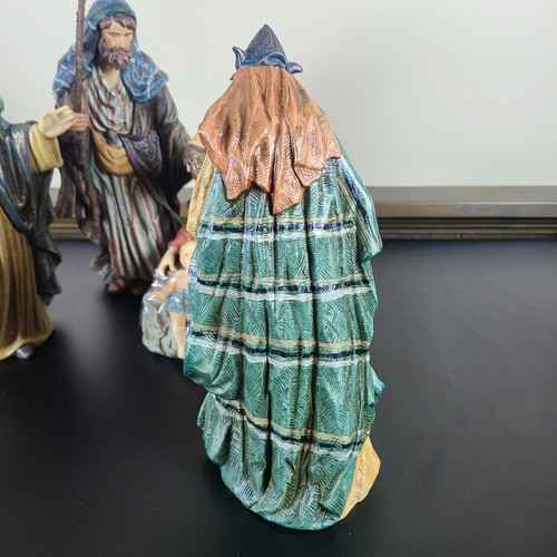 O’Well 12-Pc Porcelain Nativity Set - Handpainted Large Figures up to 10” Tall - Picture 11 of 24