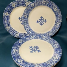 Set of 4 VTG Home Essentials Stoneware Holiday Blue Snowflake Dinner Plates