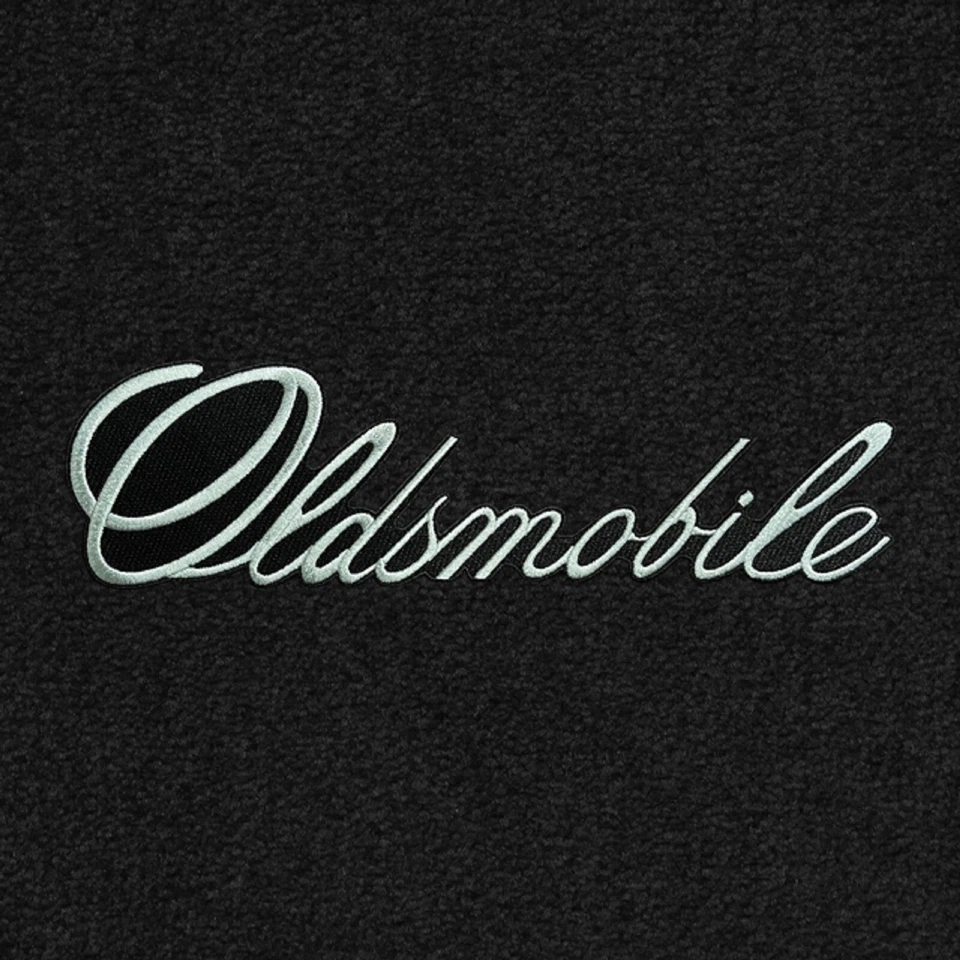 Lloyd Mats Velourtex Cutlass Silver Oldsmobile Logo Front Floor Mats (1966-1999) Foto 2 de 4