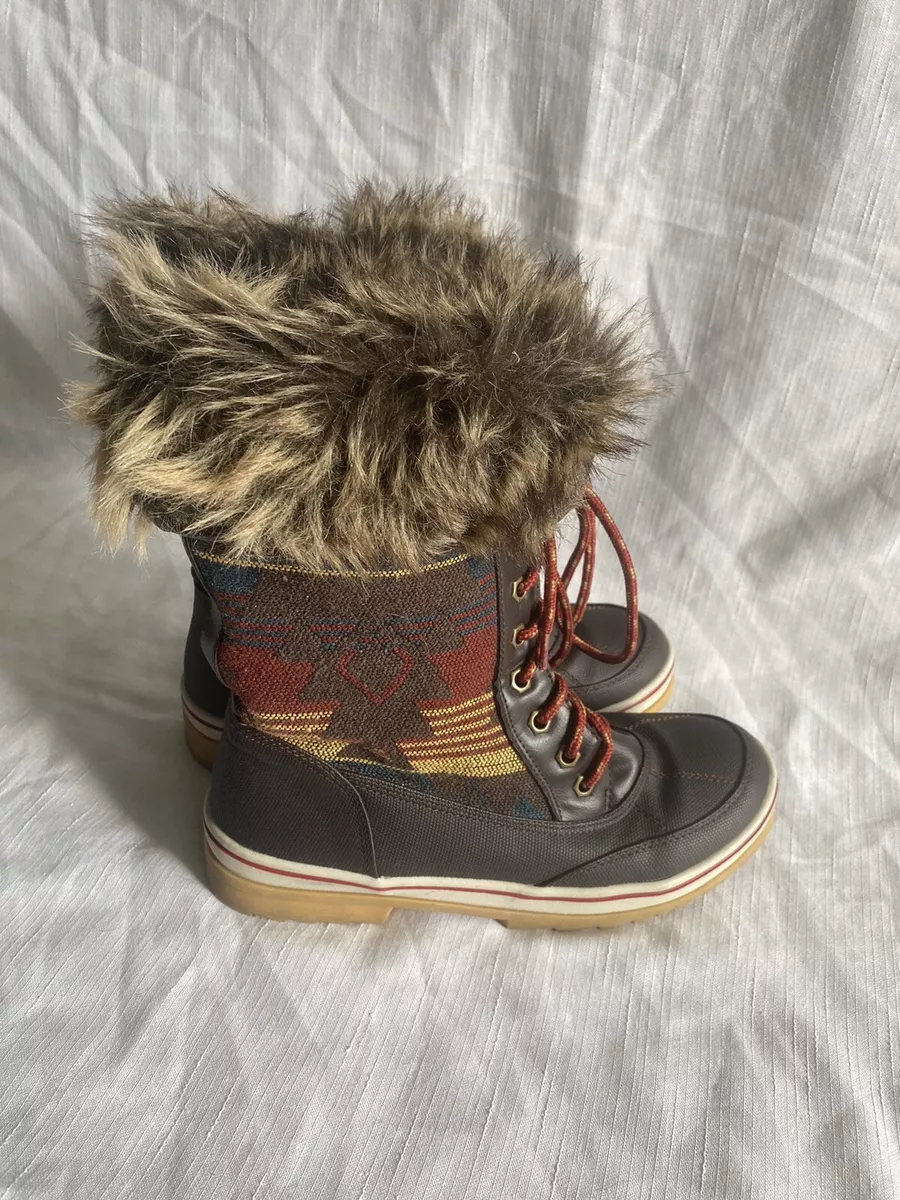 Celebrity 2025 pink boots