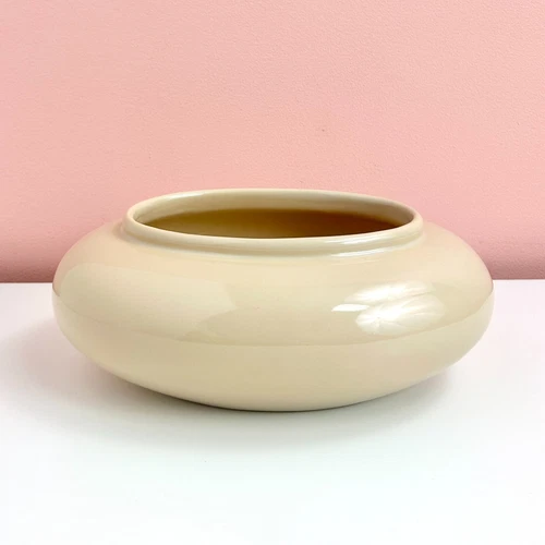 Vintage Oval Shaped Haeger Cream Vase