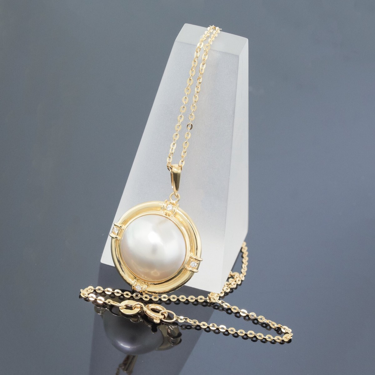 Mikimoto Mother Of Pearl Diamond 18K Yellow Gold Chain Pendant