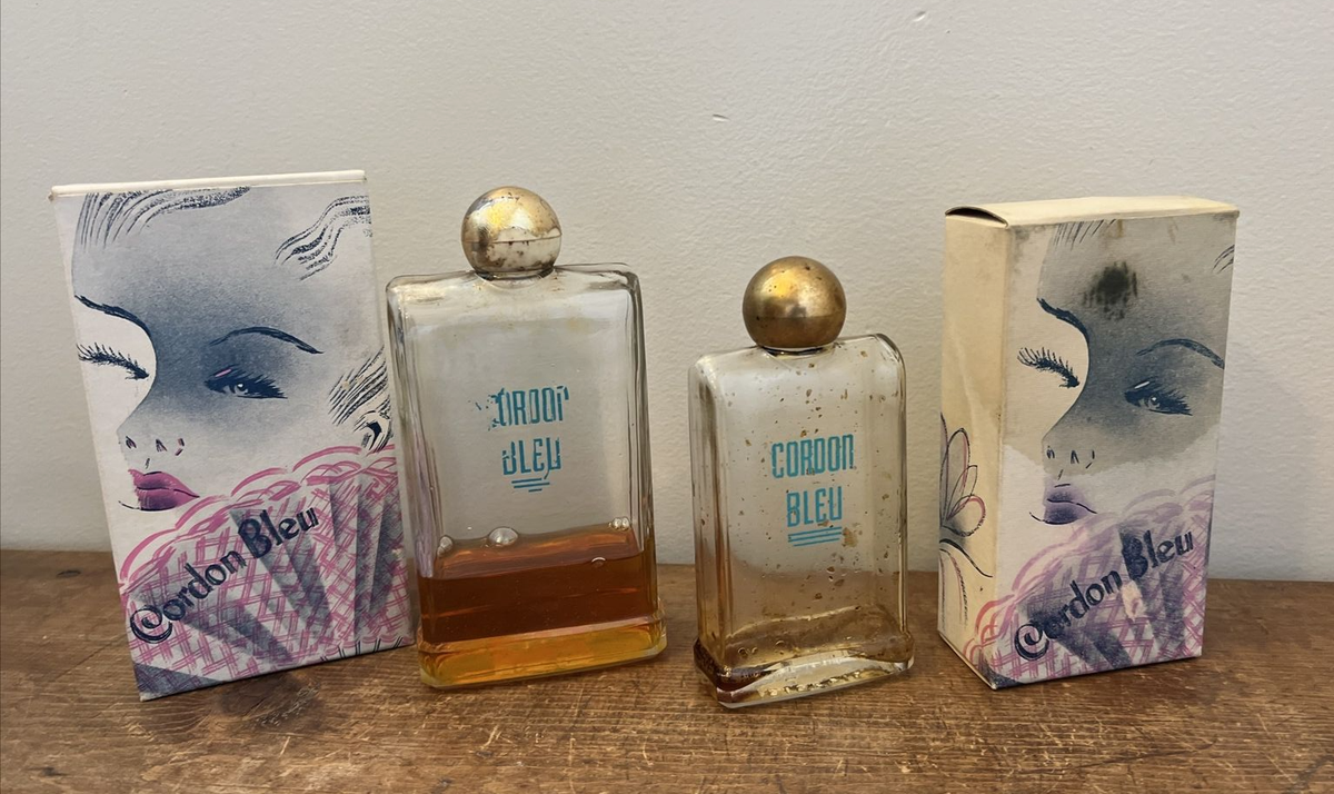 1 flacon AVON élégance vintage cloche bell bleue eau de cologne - Vendu