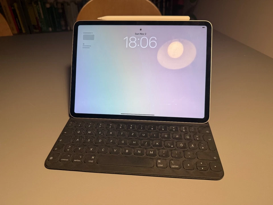 iPad Pro 11 -inch (2nd Gen) 128 GB mit Apple Pencil & Smart Folio Keyboard