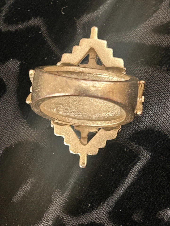 Anillo Kendra Scott vintage adornado tono dorado con piedra negra talla 7 Foto 2 de 4