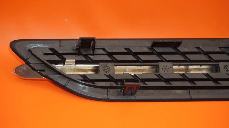 MERCEDES BENZ SLK250 VENT GRILLE RIGHT PASSENGER FENDER 2012 2013 2014 2015 原始设备制造商 — 第 4/4 张图片
