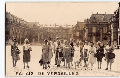 Darling Tourist Group Souvenir Photo~Palais De Versailles RPPC Postcard -P5