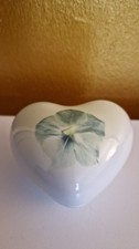 Rosenthal Herzdose mit Deckel – Porzellan weiß – Germany – Schmuckdose - Blumen