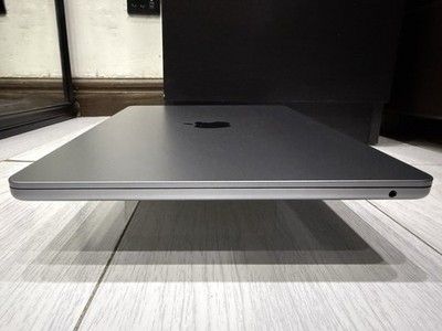 Apple MacBook Air 13.6” Retina 2022 - 256GB SSD 16GB Ram 8C CPU 8C