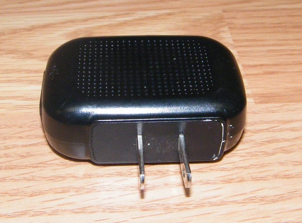 Genuine Pantech (PTA-5010MU1US) 100-240V 50/60Hz 0.3A Travel Wall Adapter Head  - Image 3 of 4