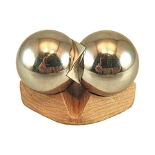 Hurricane Balls-prism on the stand